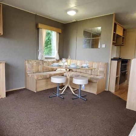 Cosy Caravan In Rhyl North Wales Exterior photo