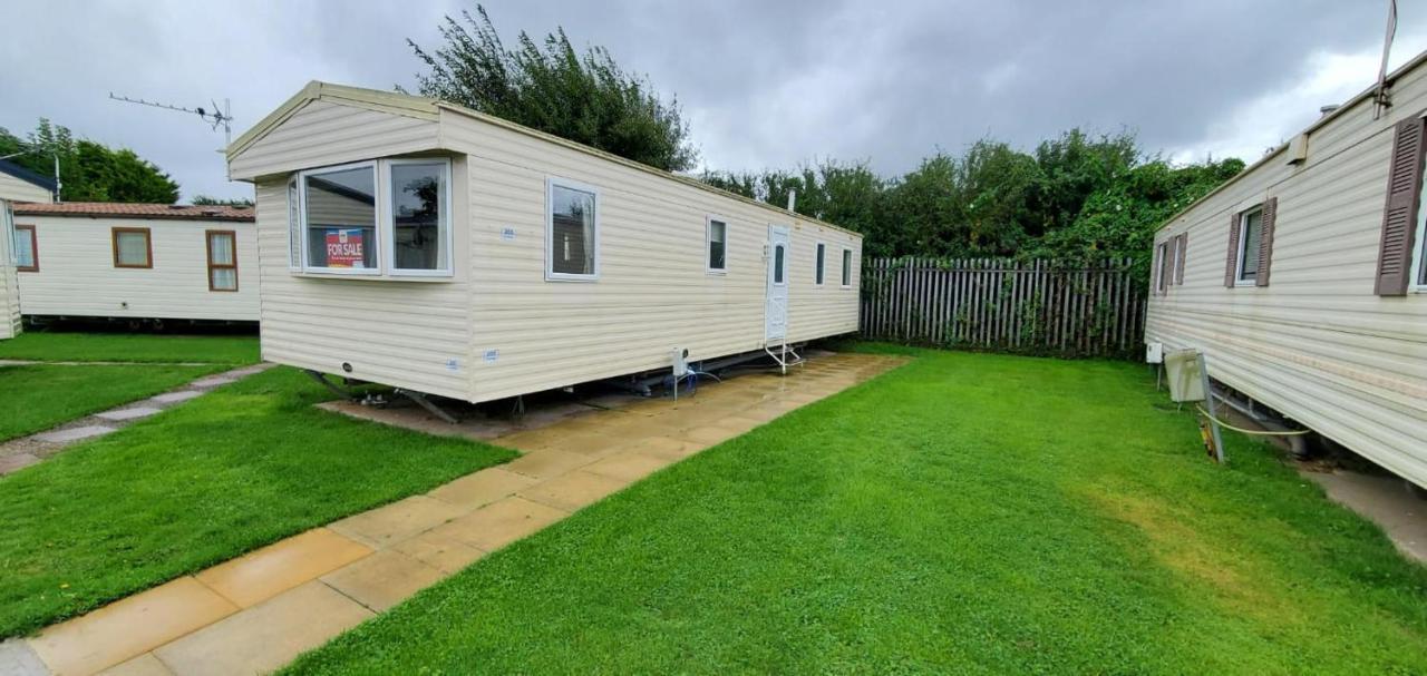 Cosy Caravan In Rhyl North Wales Villa Exterior photo