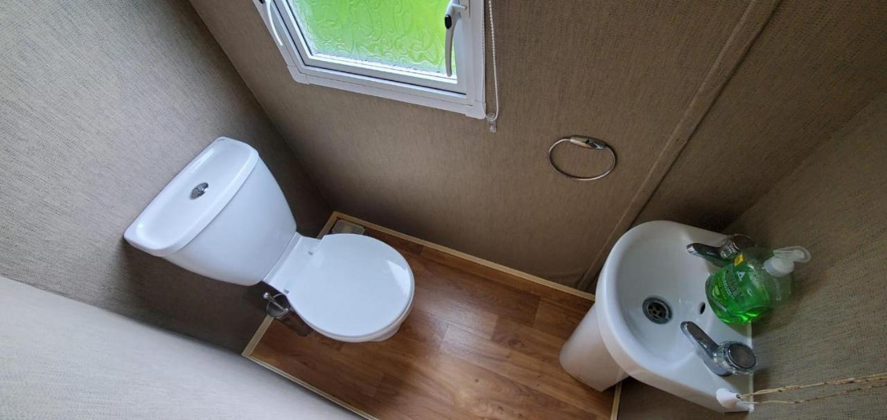 Cosy Caravan In Rhyl North Wales Exterior photo