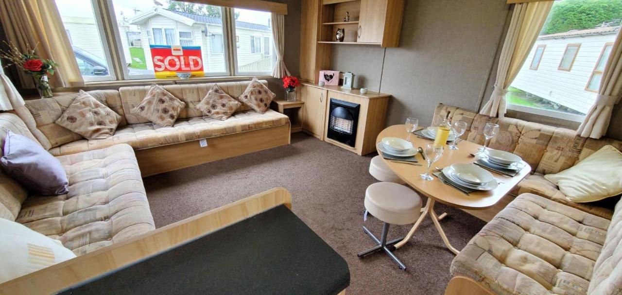 Cosy Caravan In Rhyl North Wales Exterior photo