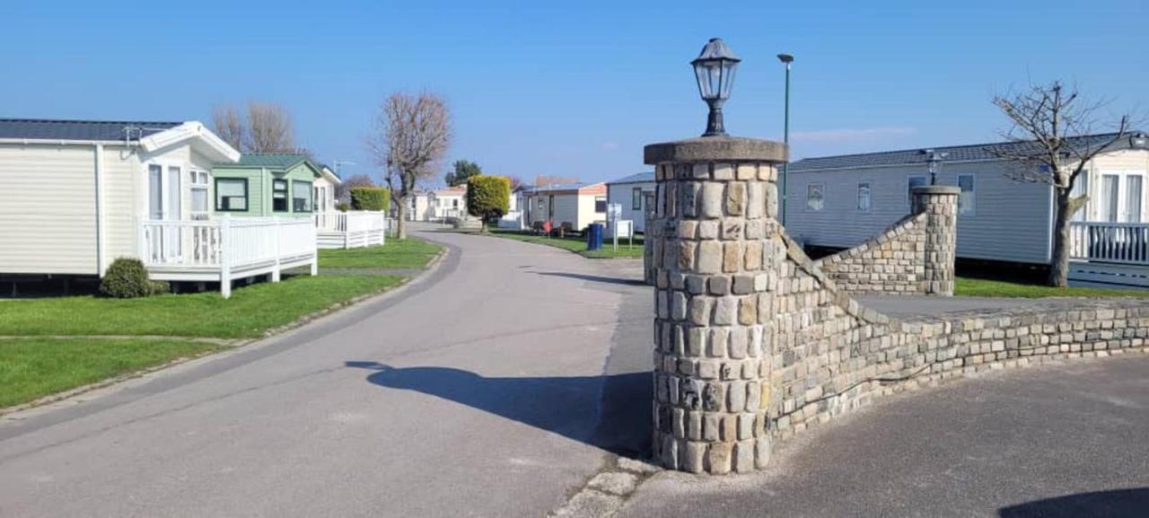 Cosy Caravan In Rhyl North Wales Villa Exterior photo