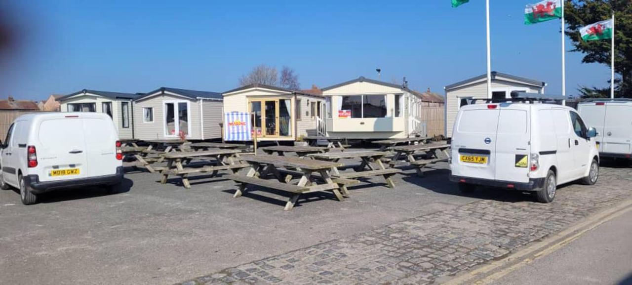 Cosy Caravan In Rhyl North Wales Villa Exterior photo