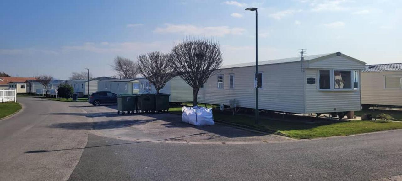 Cosy Caravan In Rhyl North Wales Villa Exterior photo