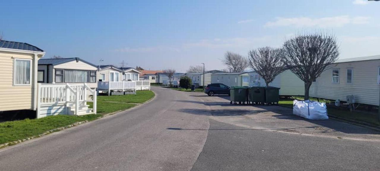 Cosy Caravan In Rhyl North Wales Villa Exterior photo