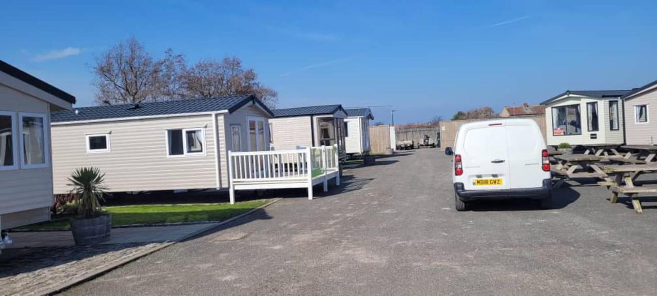 Cosy Caravan In Rhyl North Wales Villa Exterior photo